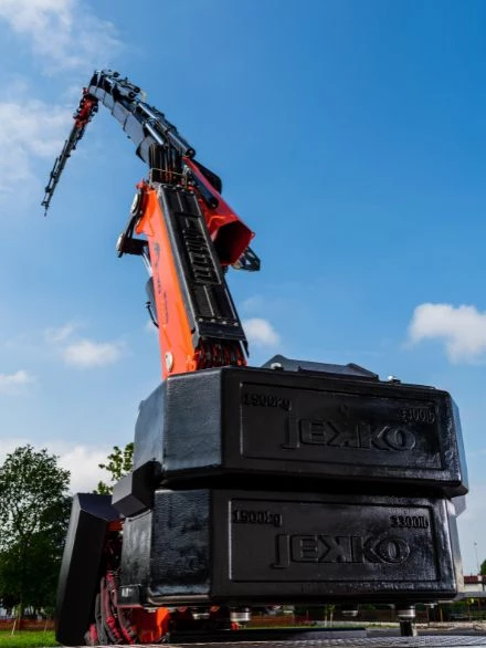 JF 545 spider crane - 15,500 kg max load, 32.5m height, Saudi Arabia