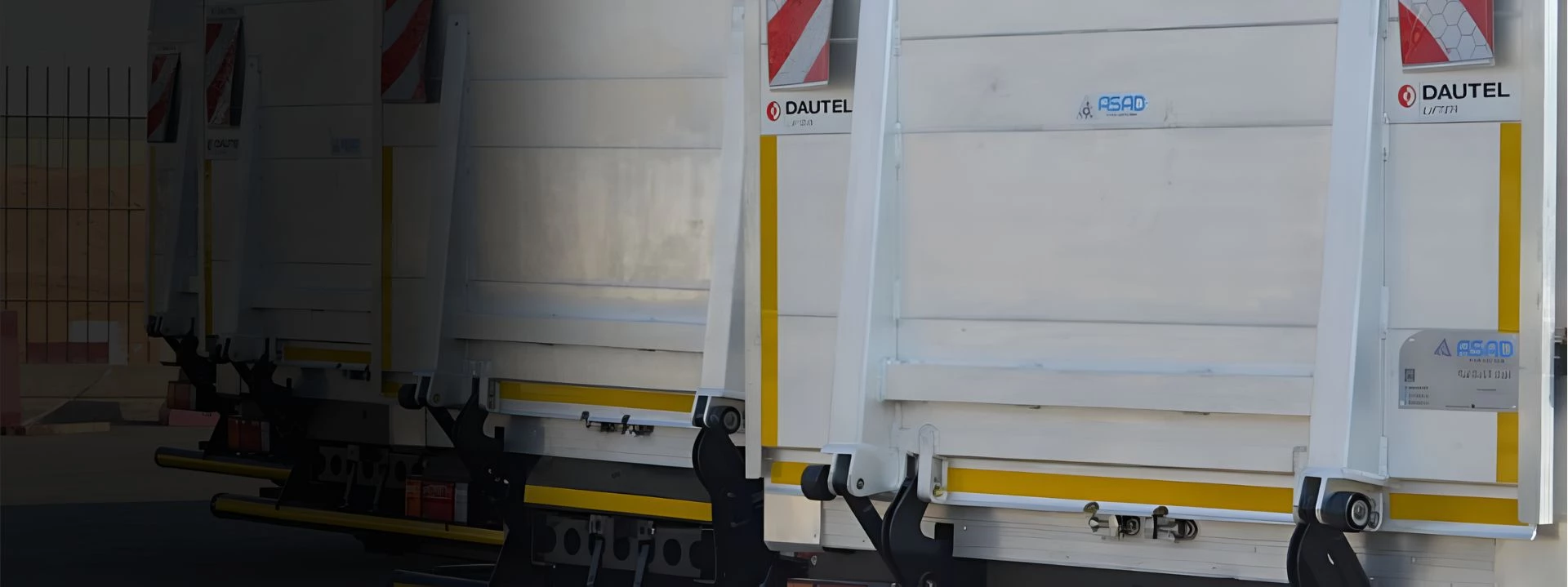 Hydraulic tail lifter for trucks and cargo vehicles - Asad Tech Saudi Arabia